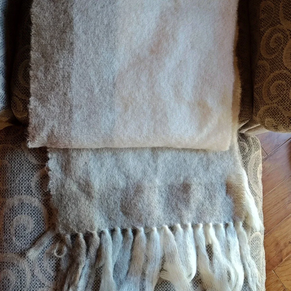 Donegal Design‎ Scarf Throw 74x18 Grey Cream Mohair Wool Handwoven Ireland